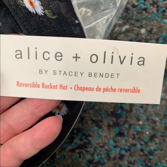 Alice + Olivia reversible bucket hat. Daisy print. NWT - Picture 6 of 10
